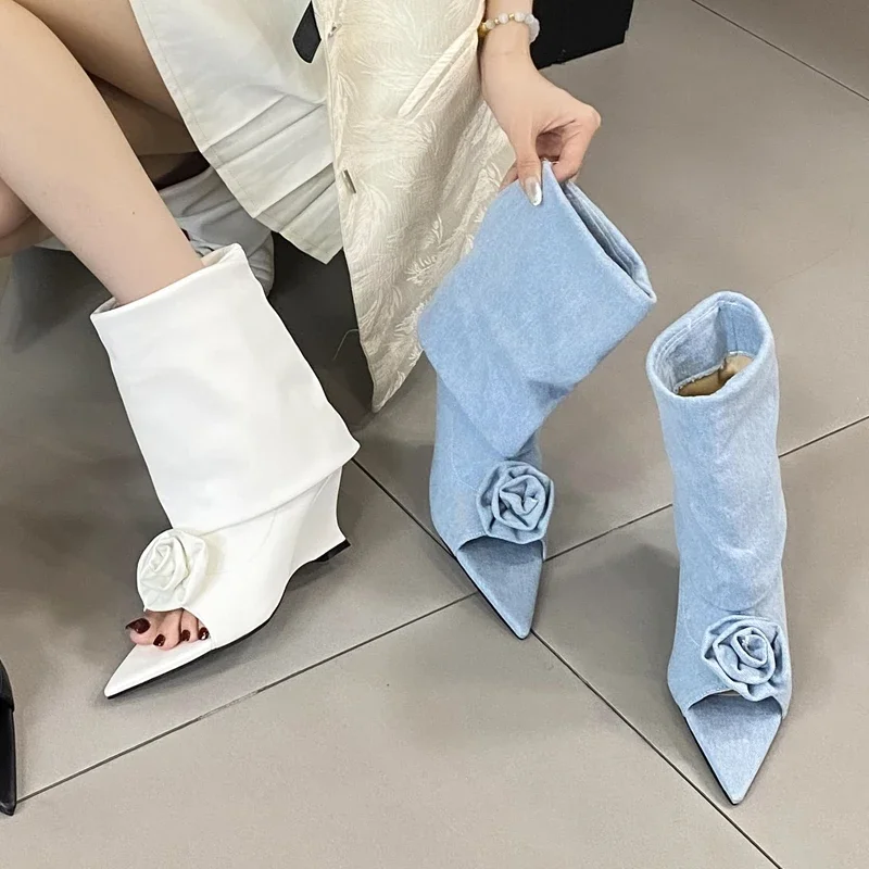 Street Fashion Denim - Mode Streetstyle Design Bloemen Peep Puntige
